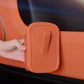 🥳2026 SUPERTILBUD🥳💞Over 50 000 solgt!🚗🧺 53 % RABATT! Koppholder i skinn til bildøren – Bred åpning, lett tilgang til drikke og telefon. Sikker festing med klips. PU-skinn, slitesterkt og stilig. 🛡️✨